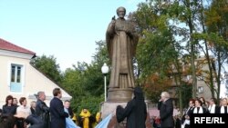 Помнік сьвятому Міколу Цудатворцу ў&nbsp;Полацку