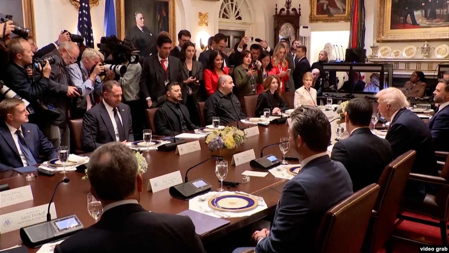 Дональд Трамп приймає президента Зеленського у Білому домі 17 жовтня 2025 року. По праву руку від українського лідера – глава його Офісу Андрій Єрмак