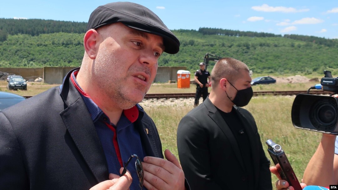 Сравнението на Иван Гешев със Зимния дворец и Каренин предизвика коментари в интернет, че вероятно бърка героя на Лев Толстой граф Алексей Александрович Каренин с руския революционер Александър Фьодорович Керенски