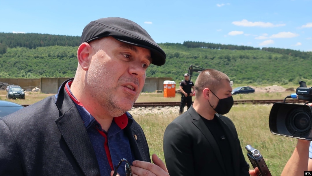 Въпросите на комисията са концентрирани около правомощията на главния прокурор и неговите действия, както и около решенията на правителството във връзка с върховенството на правото в България