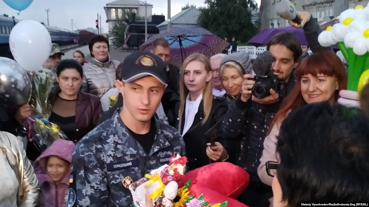 oi5.ru: «На родной земле прекрасно!». Освобожден из плена моряк приехал в родное Сватово «На родной земле прекрасно!». Освобожден из плена моряк приехал в родное Сватово