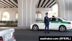 Diňle: Aşgabat welaýat ýaşaýjylaryny ‘kowup’, dilegçileri wagtlaýyn tussag edip, it-pişikleri 'ýok edip', halkara foruma taýýarlanýar