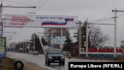 Imagine din Tiraspol, regiunea transnistreană, cu un banner de promovare a alegerilor prezidențiale din Federația Rusă din luna martie 2018.