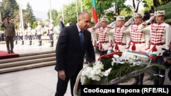 Президентът Румен Радев пред Паметника на Незнайния воин