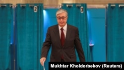 Interim Presiden Qasym-Zhomart Toqaev votes in Nur-Sultan on June 9.