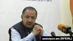 Armenia - Dashnaktsutyun leader Aghvan Vardanyan at a news conference in Yerevan, 2Apr2017