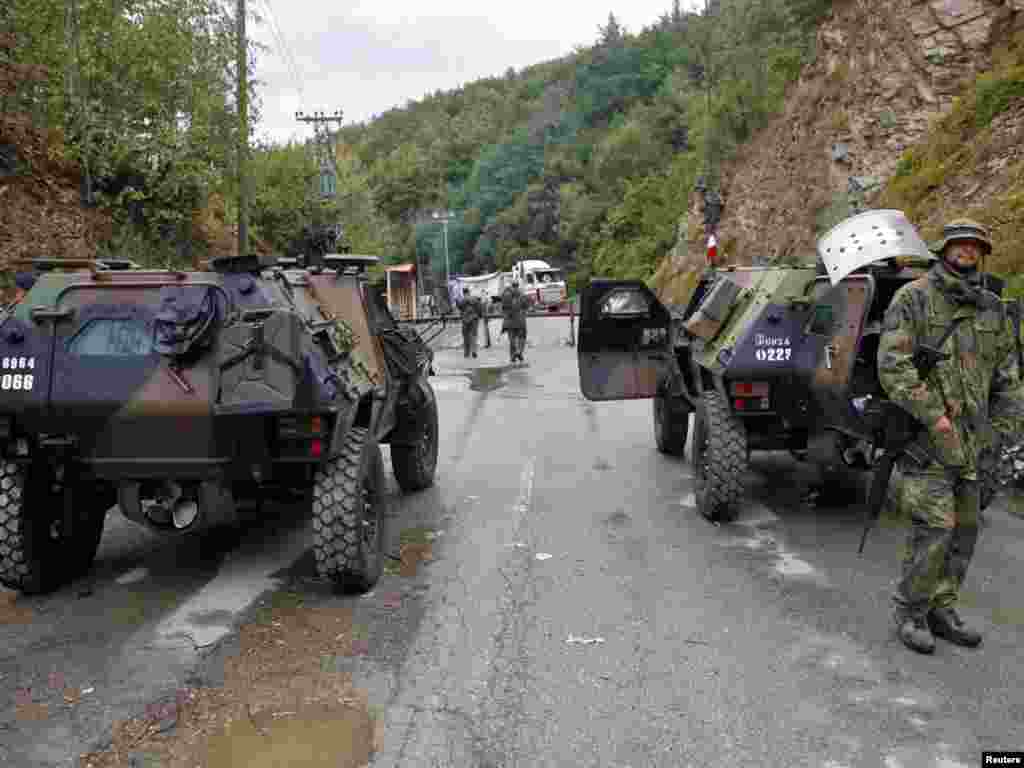 Granični prijelaz Brnjak, 20.09.2011. Foto: Reuters / Marko Đurica 