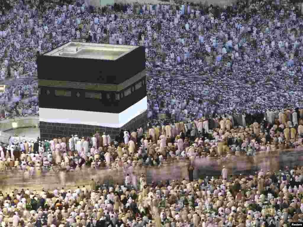 Saudi Arabia -- Muslim pilgrims circle the Kaaba at the Grand mosque in Mecca during the annual haj pilgrimage November 11, 2010. - Muslim pilgrims circle the Kaaba at the Grand mosque in Mecca during the annual haj pilgrimage November 11, 2010. The haj is one of the world's biggest displays of mass religious devotion and a duty for Muslims who can perform it. REUTERS/Mohammed Salem (SAUDI ARABIA - Tags: RELIGION SOCIETY IMAGES OF THE DAY)