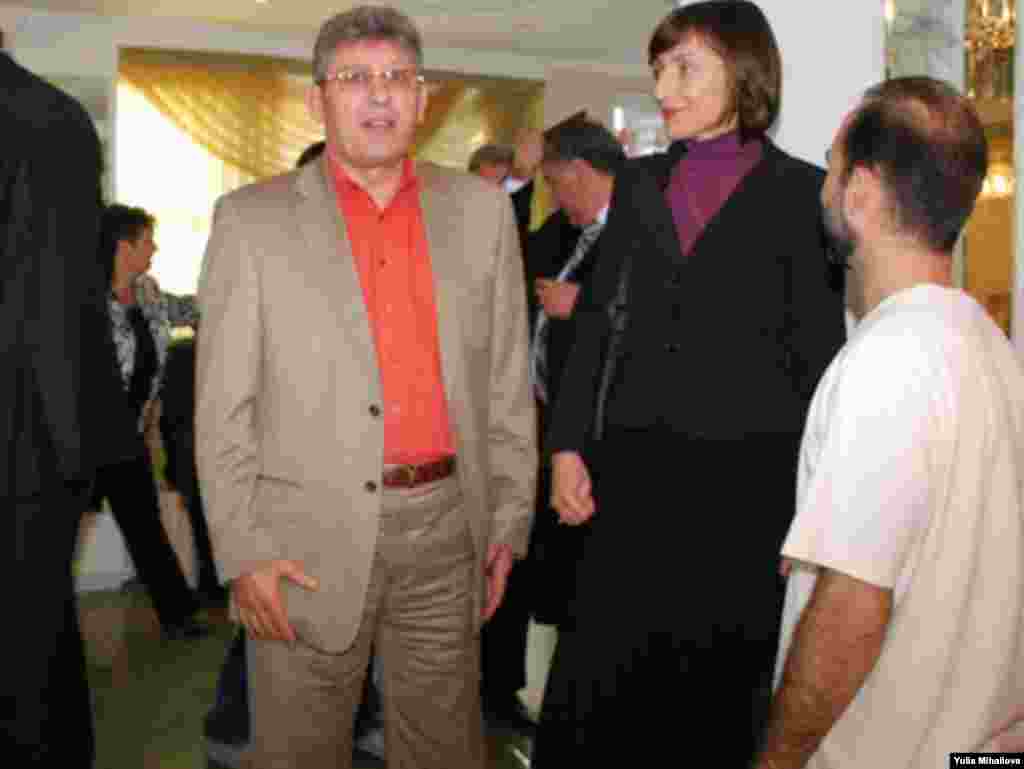 Președintele Mihai Ghimpu, deputata Corina Fusu și redactorul EL Radu Benea