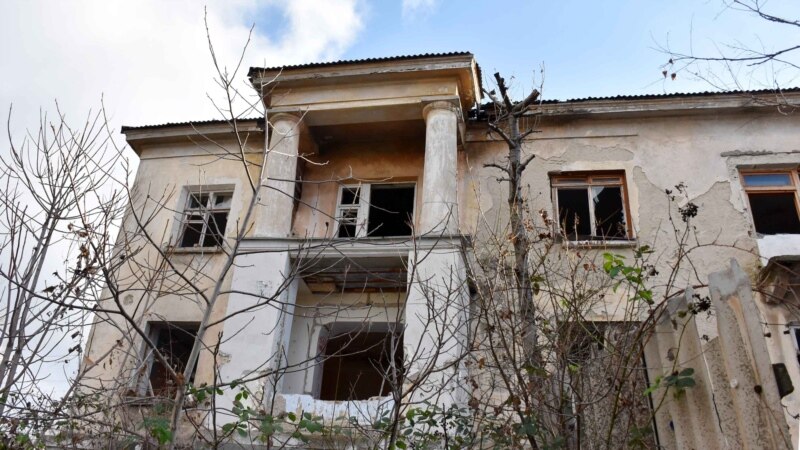 Заброшенные дома Севастополя: квартал под снос рядом с Малаховым курганом (фотогалерея) 