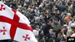 Взбудораженная заявлениями министра внутренних дел грузинская общественность, похоже, так и останется в неведении, кто и как грозит дестабилизацией в стране. Что имел в виду чиновник, не понимают даже в высших эшелонах власти