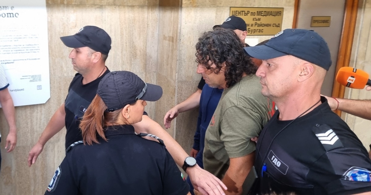 Един капитан, един моряк и един отговорник за обект бяха