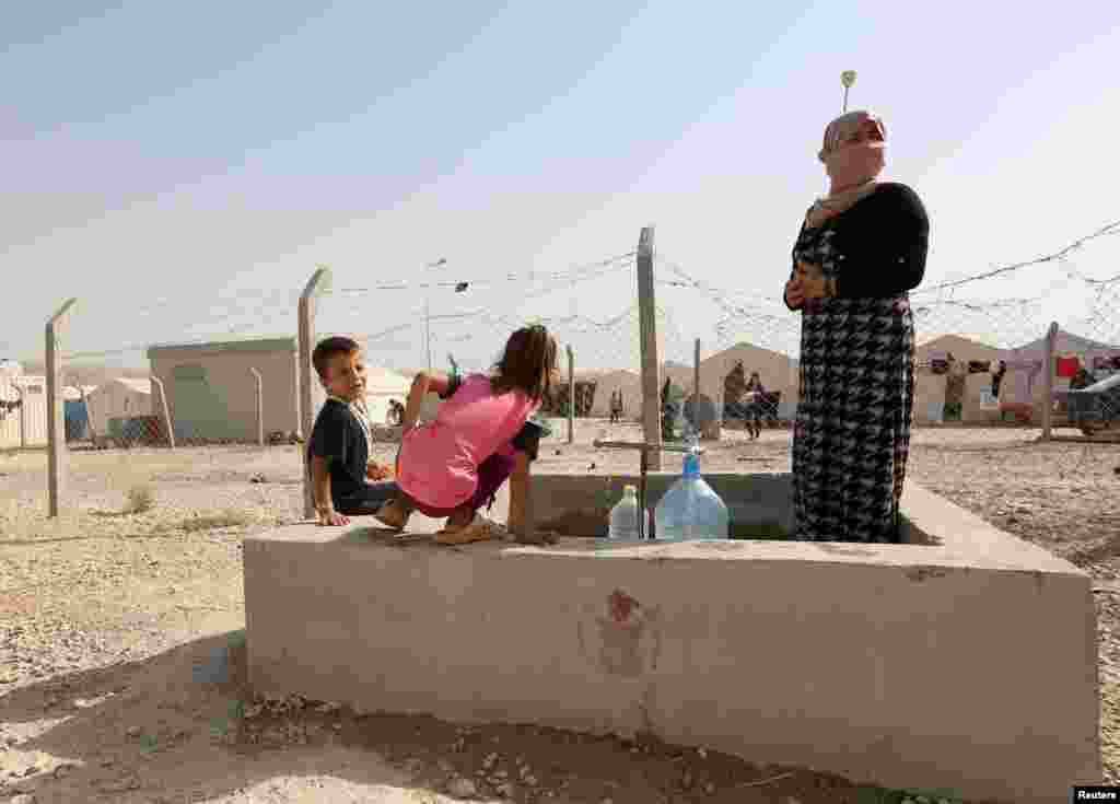 İslam Dövləti yaraqlılarınınəlindən xilas olan 27 yaşlı yezidi qadın. REUTERS/Ari Jala