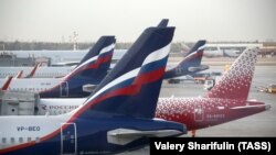 Putnički avioni avio-kompanija Aeroflot i Rossiya parkirani na međunarodnom aerodromu Šeremetjevo, 12. maja 2021.
