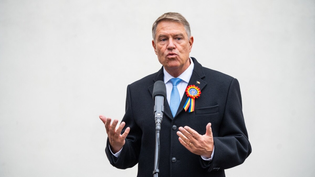 Румънският президент Клаус Йоханис каза в понеделник, че подава оставка