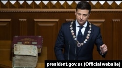 Volodirm Zelenski la ceremoniile de instalare în funcția prezidențală de ieri de la Kiev