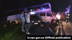 На момент зіткнення в автобусі перебували 49 дітей і четверо дорослих