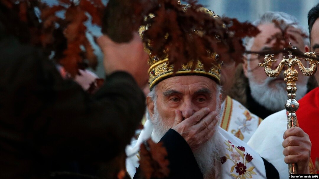 Srpski Patrijarh Irinej tokom ceremonije paljenja badnjaka, januar 2020.