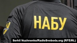 У 2018 Міноборони уклало договори з компаніями, підконтрольними тодішньому парламентарю, контракти на будівництво складів для зберігання ракет та боєприпасів