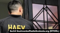 У НАБУ офіційно не вказали прізвища ексдепутата, якому оголосили підозру у справі махінацій із житлом Нацгвардії 