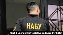 НАБУ 5 липня повідомило про обшуки в народного депутата на Тернопільщині у справі про можливе сприяння незаконному перетину кордону