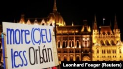 Nga protestat antiqeveritare në Budapest...