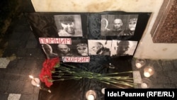 Импровизированный мемориал погибшим в ЦАР российским журналистам в Казани