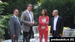 Evroparlamentarci Knut Fleckenstein (prvi s leva), Tanja Fajon i Vladimir Bilčik (prvi s desna) sa predsednikom Srbije Aleksandrom Vučićem u Beogradu, 9. juli 2021.