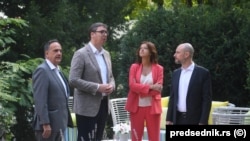 Evroparlamentarci Knut Fleckenstein (prvi s leva), Tanja Fajon i Vladimir Bilčik (prvi s desna) sa predsednikom Srbije Aleksandrom Vučićem u Beogradu, 9. juli 2021.