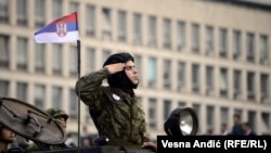 Ivan Đurić: Verujem da mladi u tim godinama više treba da se okrenu sebi i nekom ličnom usavršavanju (na fotografiji: sa vojne parade u Beogradu, 2014.)