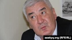 Политик Амиржан Косанов, выступивший свидетелем по делу Жанболата Мамая, которого обвиняют в «отмывании» якобы похищенных из БТА Банка средств через выпуск газеты «Трибуна» («Саяси калам. Трибуна»).