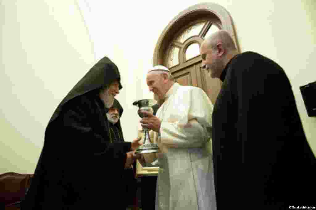 Armenia - Pope Francisc in Holy Echmiadzin, 24June, 2016