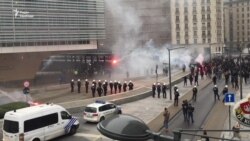 Фламандські активісти та футбольні хулігани. Протести у Брюсселі тривають – відео