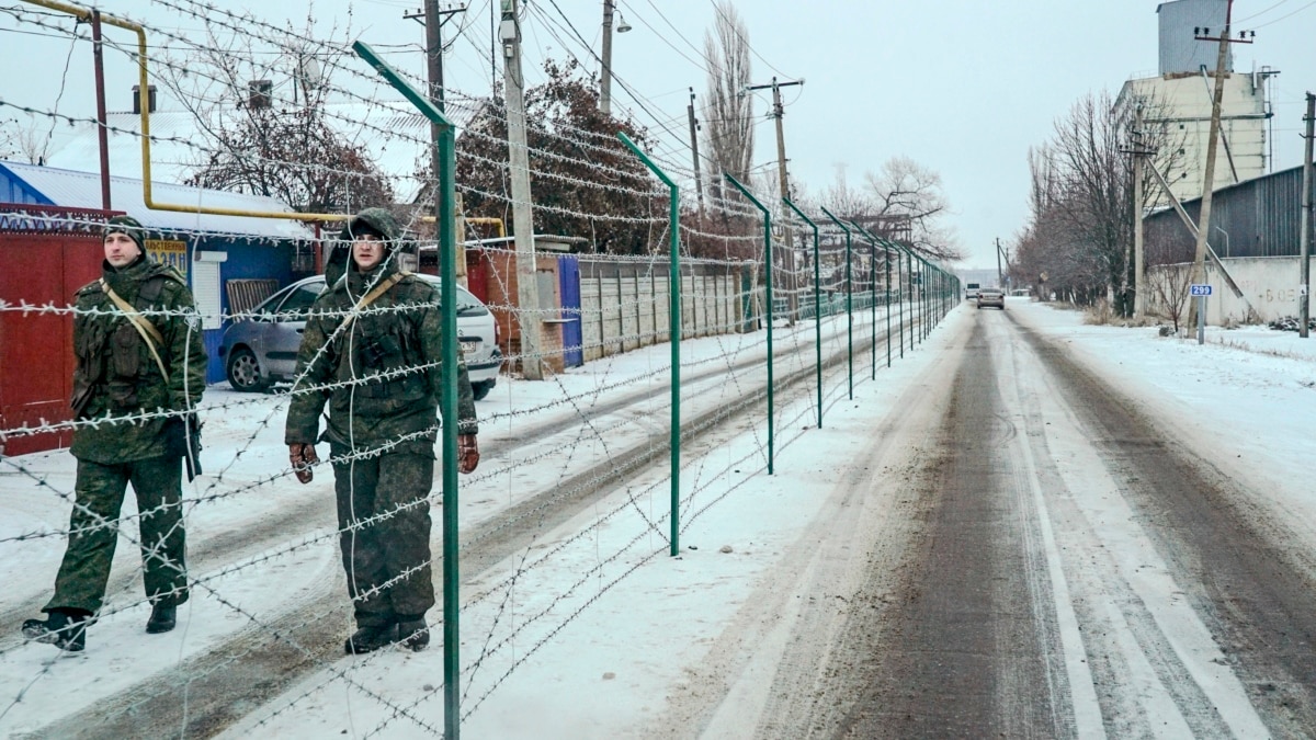 Дружба народов за колючей проволокой: как живет село, разделенное  российско-украинской границей