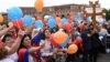 Armenia -- Supporters of Armenian protest leader Nikol Pashinian gather in Republic Square as parliament holds a session to elect a new prime minister in Yerevan, May 8, 2018