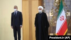 Irački premijer Mustafa Al Kadimi i predsednik Irana Hasan Rohani tokom susreta u Teheranu