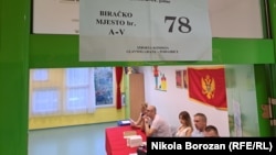 Detalj sa jednog od biračkih mjesta u Podgorici na lokalnim izborima 29. septembra 2024.