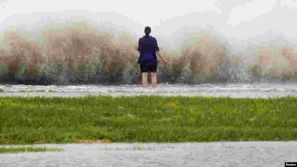 SAD - Olujno nevrijeme u New Orleansu, Louisiana, 28. august 2012. Foto: REUTERS / Jonathan Bachman
