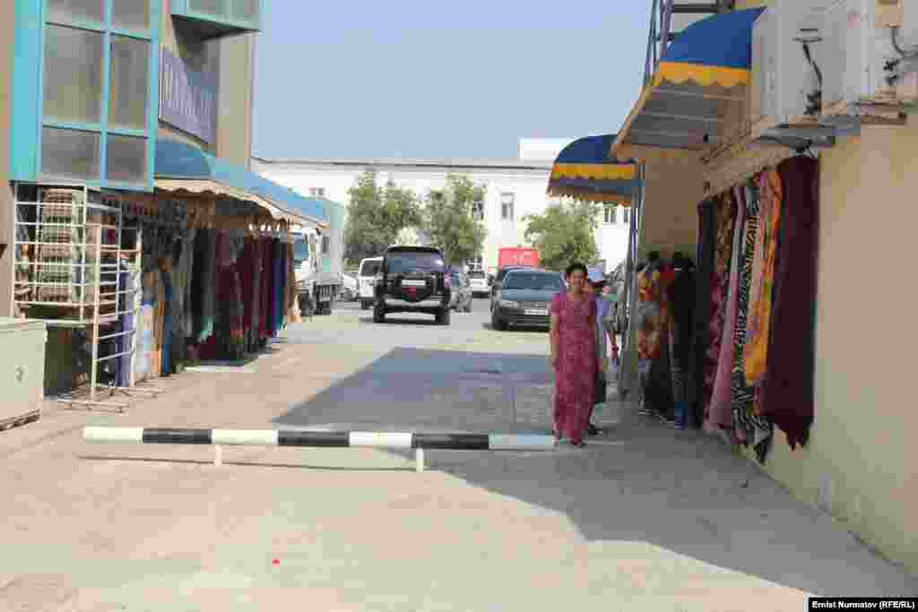 Редкие торговцы на улицах Ашхабада