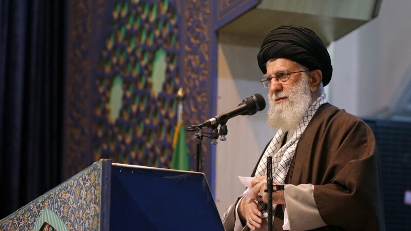 Хаменеи выступил в защиту военных на фоне протестов в Иране