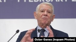 O petiție cu peste 75.000 de semnături cere demisia lui Teodor Meleșcanu. ALDE se mai gândește la un răspuns, Viorica Dăncilă cere date