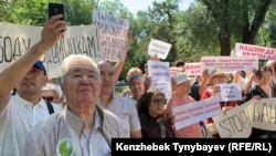 Алматыдағы митингке қатысушылар. 30 маусым 2019 жыл.