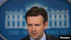 Josh Earnest