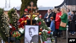 Магіла Аляксея Навальнага на Барысаўскіх могілках у Маскве. 17 сакавіка 2024 году 