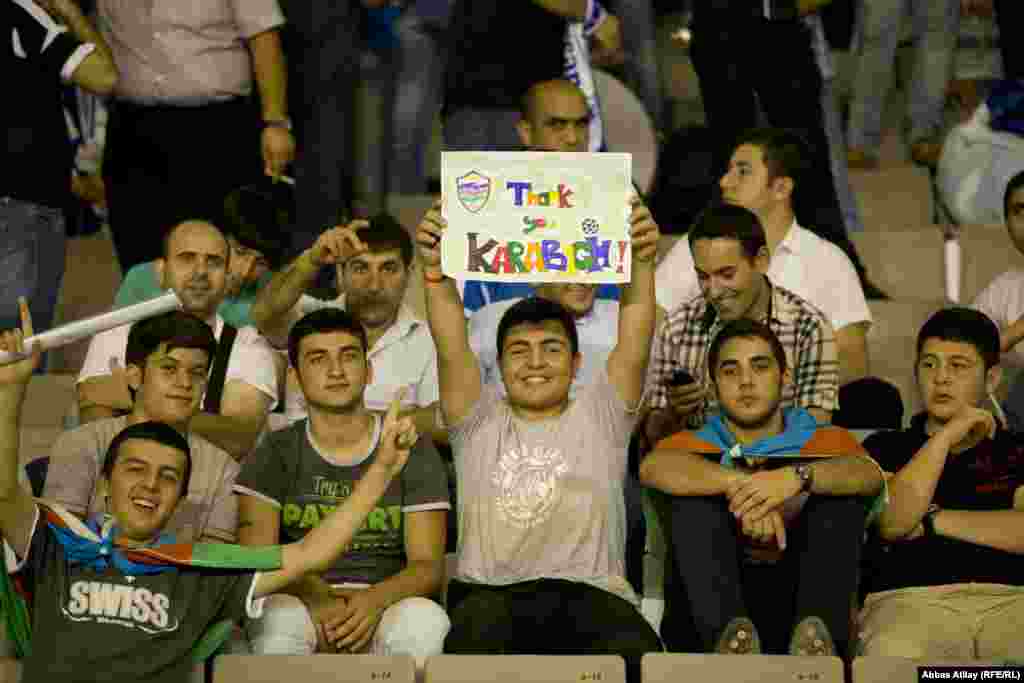 Avqustun 1-də UEFA Avropa Liqası III təsnifat mərhələsinin ilk oyunları keçirilib. Azərbaycanın &quot;Qarabağ&quot; klubu Tofiq Bəhramov adına stadionda İsveçin &quot;Gefle&quot; klubunu qəbul edib. Oyun 1:0 Qarabağn xeyrinə bitib. Oyun zamanı &quot;Qarabağ&quot; klubunun azarkeşləri