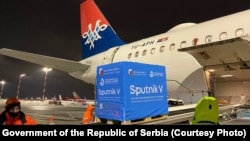 Sputnik V вакцинасини Сербияга экспорт қилиш пайтида олинган сурат. 22 февраль, 2021 йил.