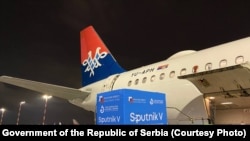 Прибуття ще однієї партії російської вакцини Sputnik V до Сербії. Белград, 22 лютого 2021 року