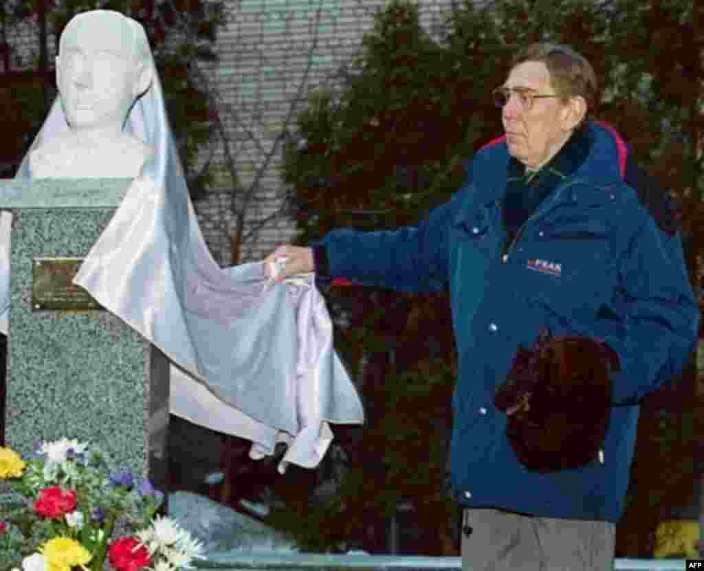 Jan Wallenberg unveils a monument to his cousin, Raoul Wallenberg, in Moscow in January 2001 (AFP) - Swedish diplomat Raoul Wallenberg saved thousands of Jews during World War II by handing out Swedish passports from the embassy in Budapest, often as they were already on their way to Nazi death camps. Wallenberg was later arrested by the Soviet secret police. According to Russian authorities, he died in the gulag in July 1947, but there have been reports that he was seen alive considerably later.