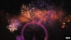 Spektakularni vatromet u Londonu s pogledom na čuveni "London Eye"