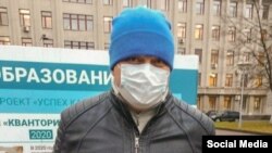 Протестовавший у правительства Кировской области. Фото: "Источник новостей" 
